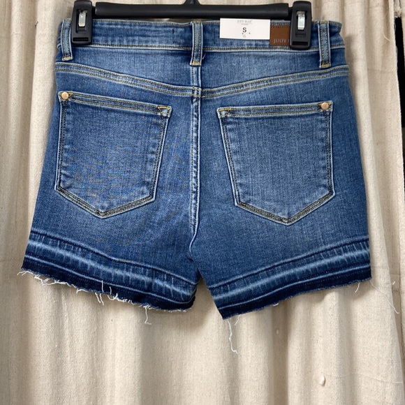 Judy Blue Shorts 15268 - Picture 2 of 3
